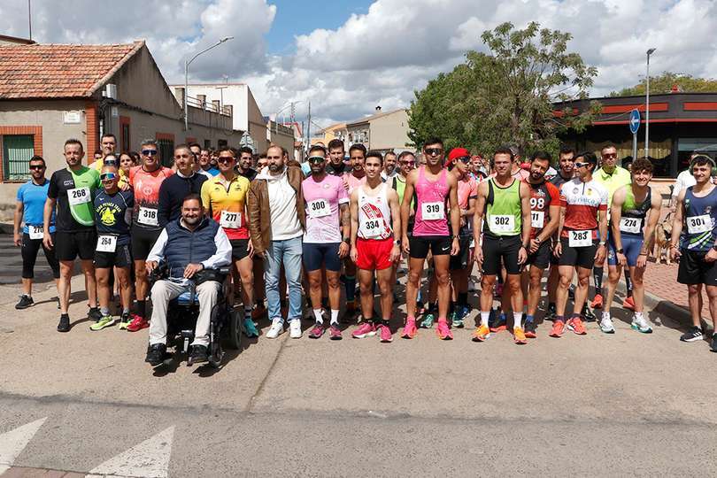 El alcalde y otros ediles del equipo de Gobierno, en los prolegómenos a la salida