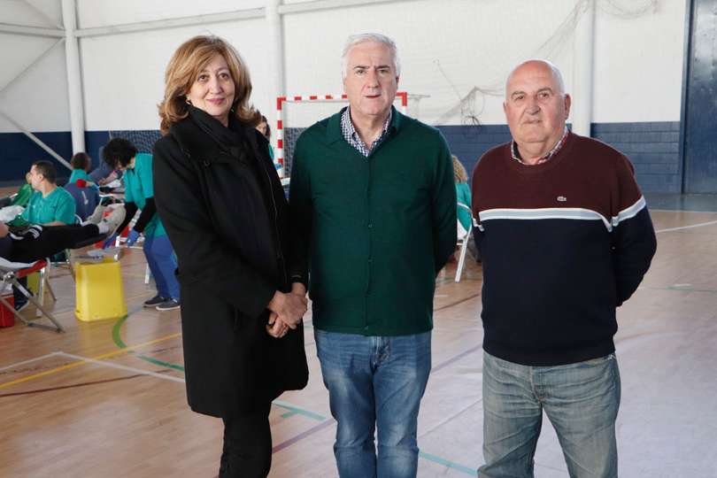 Representantes municipales, junto al coordinador local de la Hermandad Provincial, Ángel Morena