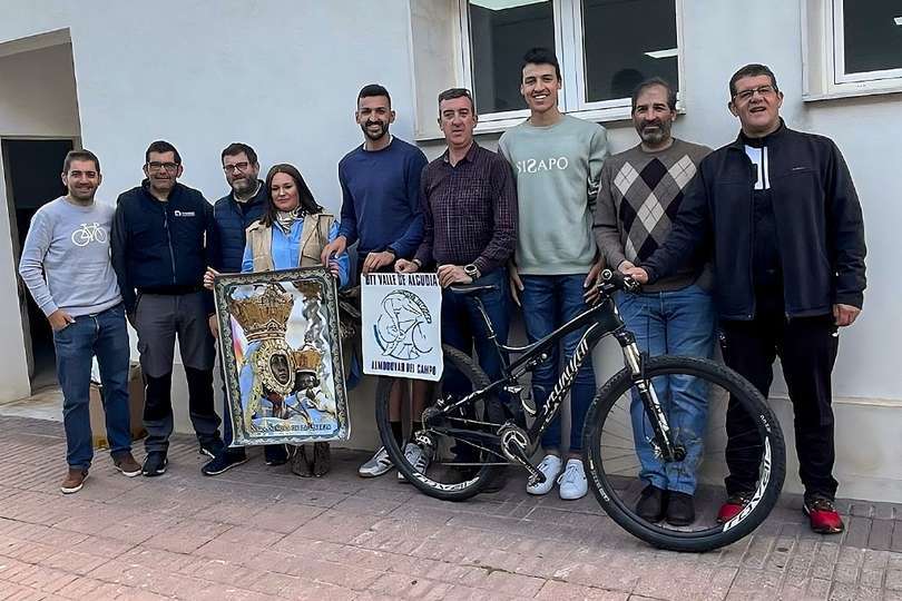 En Almodóvar del Campo, con el edil de deportes y la responsable cofrade