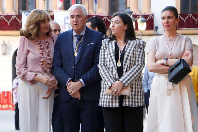 El alcalde, José Lozano, encabezando la presencia de autoridades locales