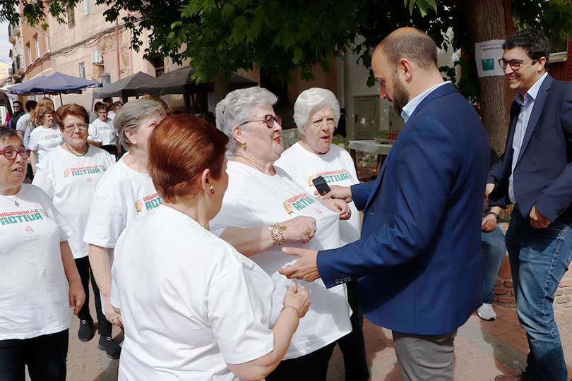Alcalde y delegado saludan a participantes en la jornada