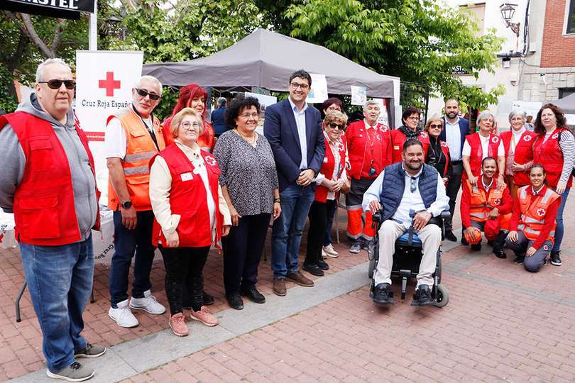 Con personal de Cruz Roja