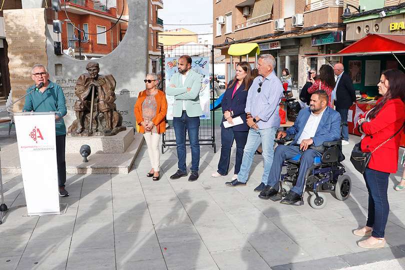 A la izquierda, Luis de Gregorio, amigo de Domingo Carneros