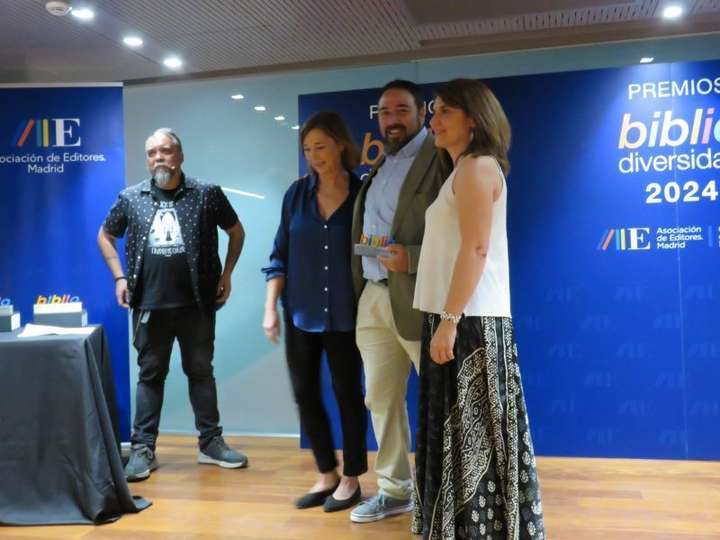 Premio al programa de radio Menudo Castillo dirigido por Javier Fernández