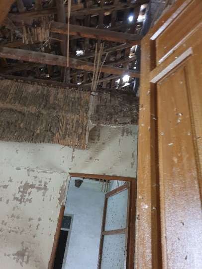 Aspecto del deterioro de la cubierta sobre la primera crujía del edificio cercana a la fachada