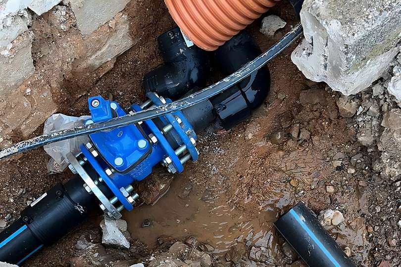 Detalle de una válvula de entronque instalada en las obras