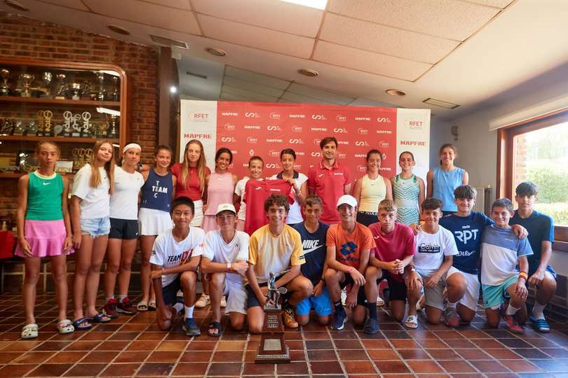 David Ferrer, en su visita al tradicional “Trofeo Manuel Alonso”, el Campeonato de España MAPFRE de Tenis de categoría Infantil