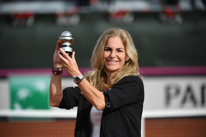 Arancha Sánchez Vicario con el trofeo