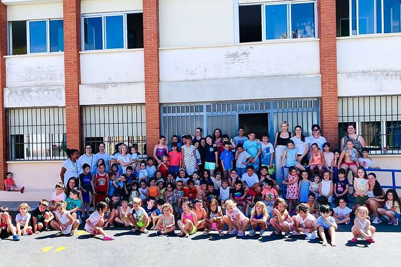 Foto de familia de participantes, monotres y la edil Ana Belén Sáez