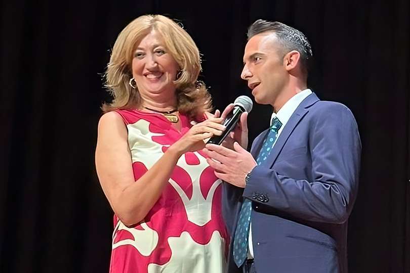 La edil Carmen Santos y el cantante de copla Germán Ruiz, anoche