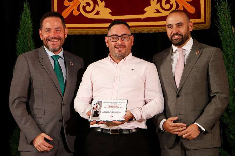 Mención cultural a la Banda de Cornetas y Tambores _La Concordia_