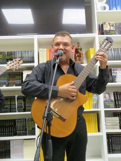 Álex Flórez Sierra, músico y compositor colombiano afincado en Madrid