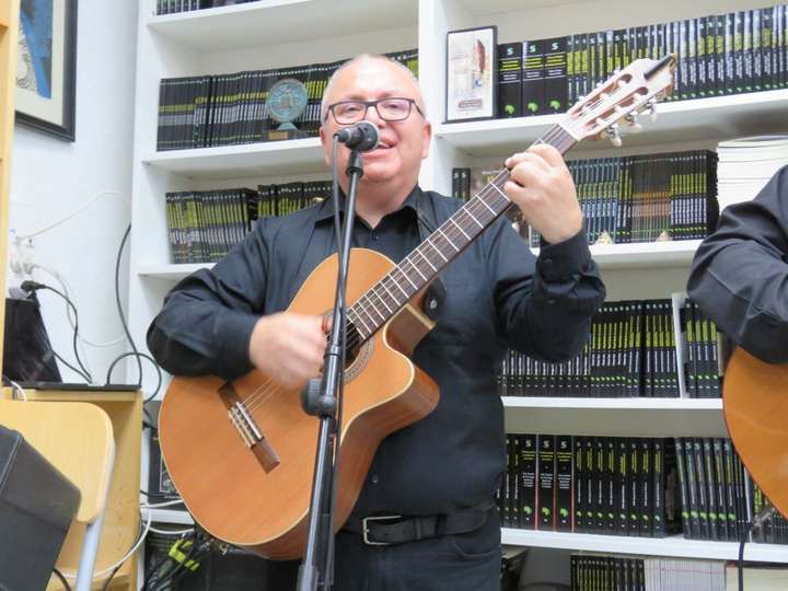 Guillermo Tapia, guitarrista que acompañó en los escenarios a María Dolores Pradera en su última etapa