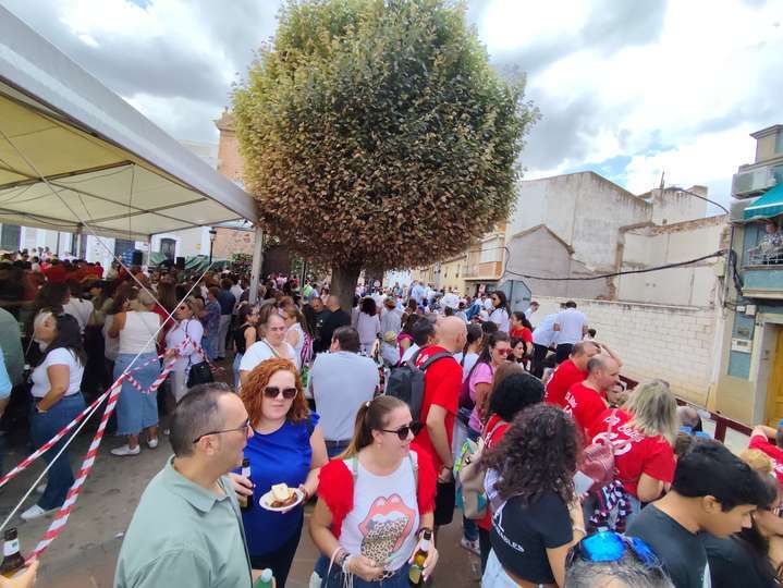 La mañana ha atraído a miles de personas entre propios y visitantes