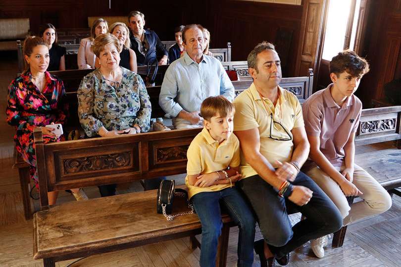 Familiares y amistades asistentes al Pleno extraordinario