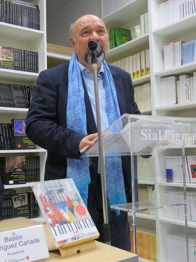 Basilio Rodríguez Cañada, presidente del Grupo Editorial Sial Pigmalión, que presentó y coordinó el acto