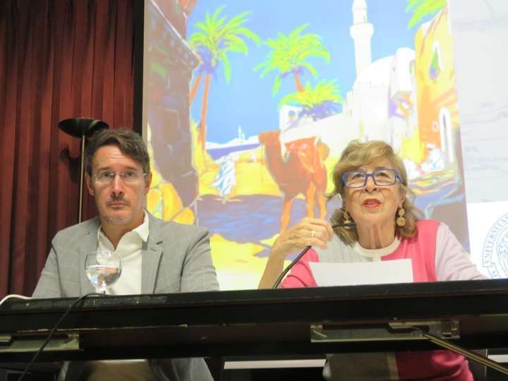 María Antonia García de León, con el conferenciante Jorge García Sánchez