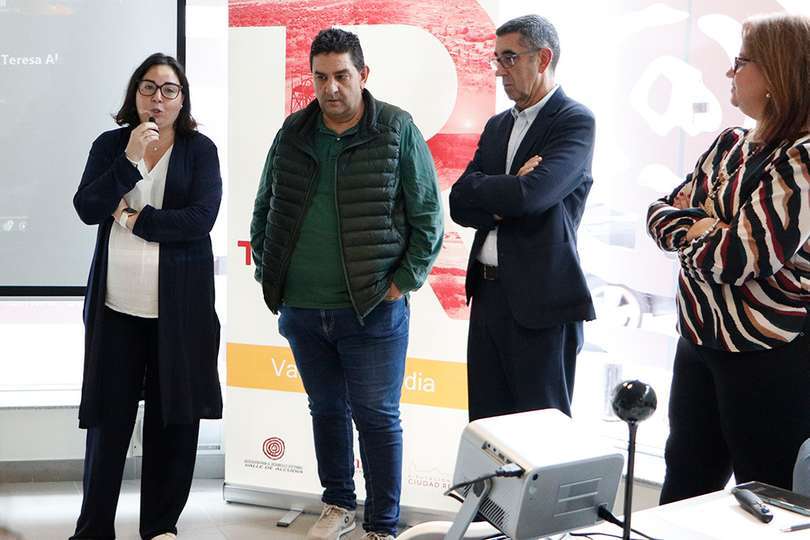 Desde la izquierda, Lidia Paz, Antonio Manzanares, Fernando Morales y Carmen Cervera, durante la inauguración