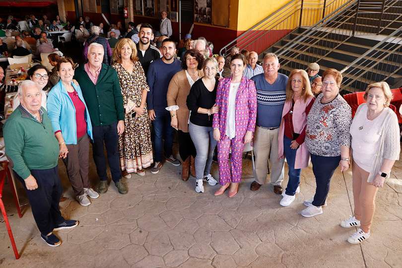 Autoridades, Consejo de Mayores y directora del Centro 'San Juan de Ávila'