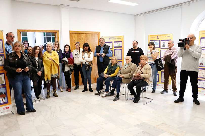 Responsbles de centros docentes rabaneros, junto a compañeros maestros y familiares de alumnos