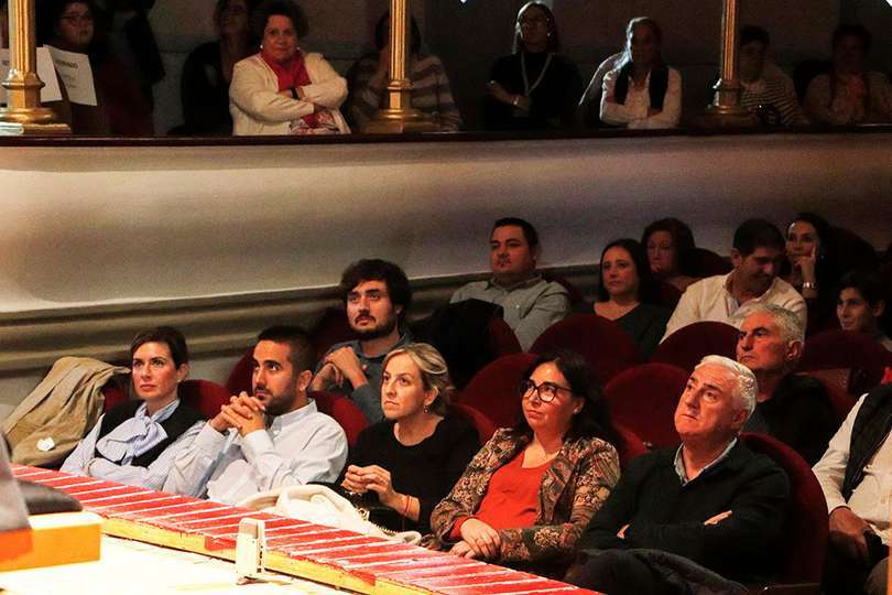 El alcalde, entre el público asistente