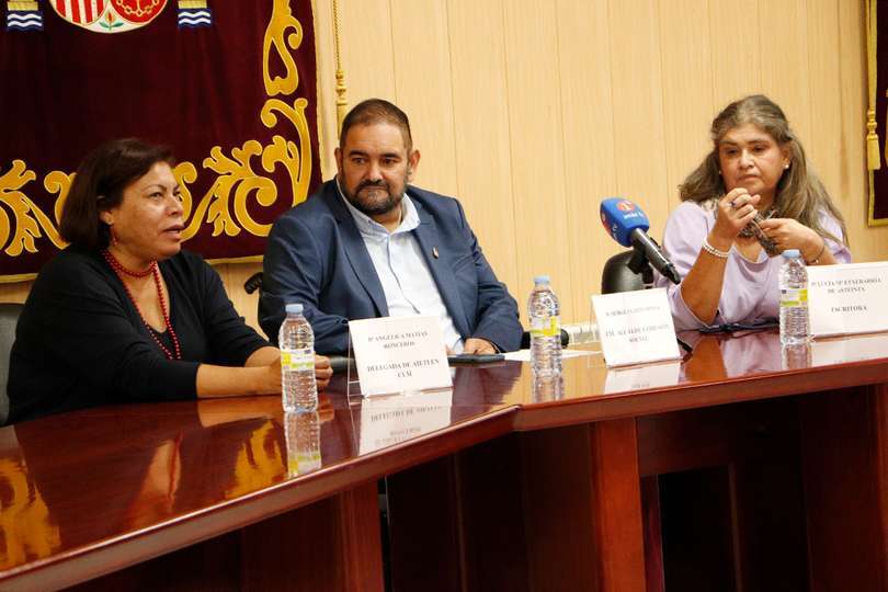 Angélica Matías, Sergio Gijón y Lucía Etxebarría, durante el acto de apertura