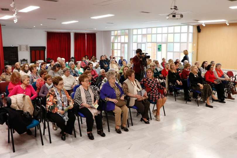 Panorámica de la sala plenaria, al completo de asistentes