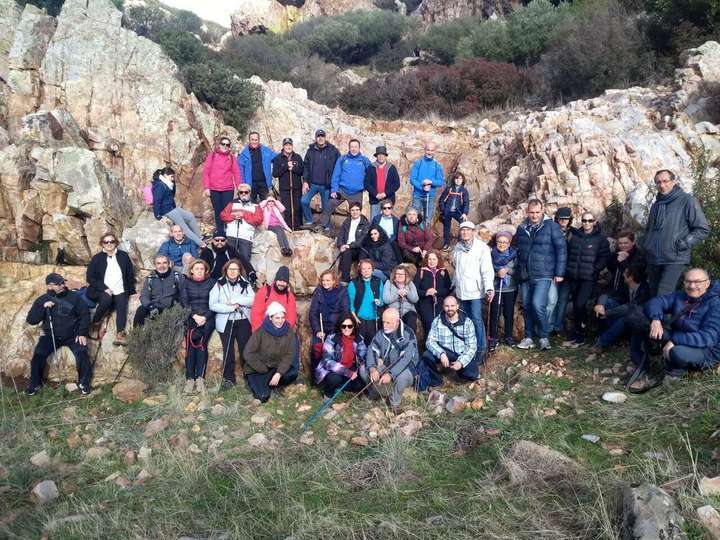 La asociación cultural “Portus Planus” en su visita a las pinturas rupestres de “El Chorrero”. Puertollano (Sierra de Calatrava)