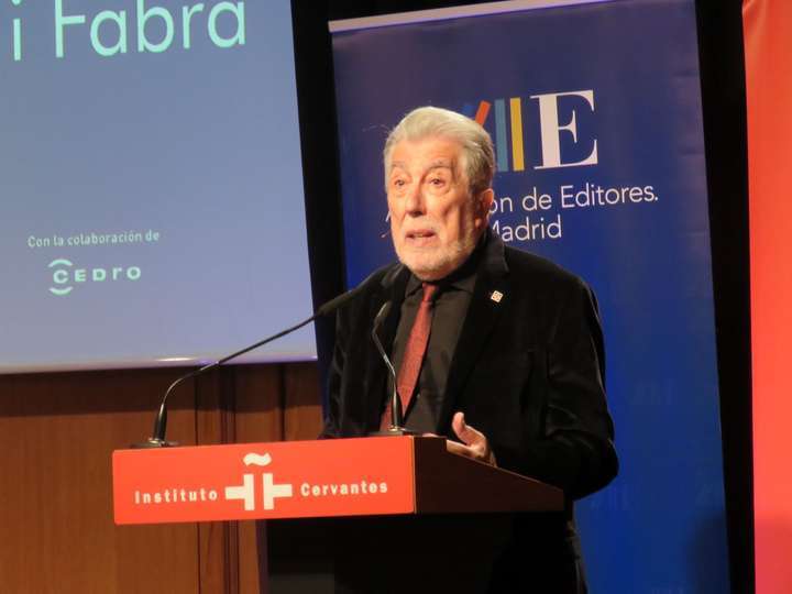 El galardonado Jordi Sierra i Fabra, durante su brillante intervención