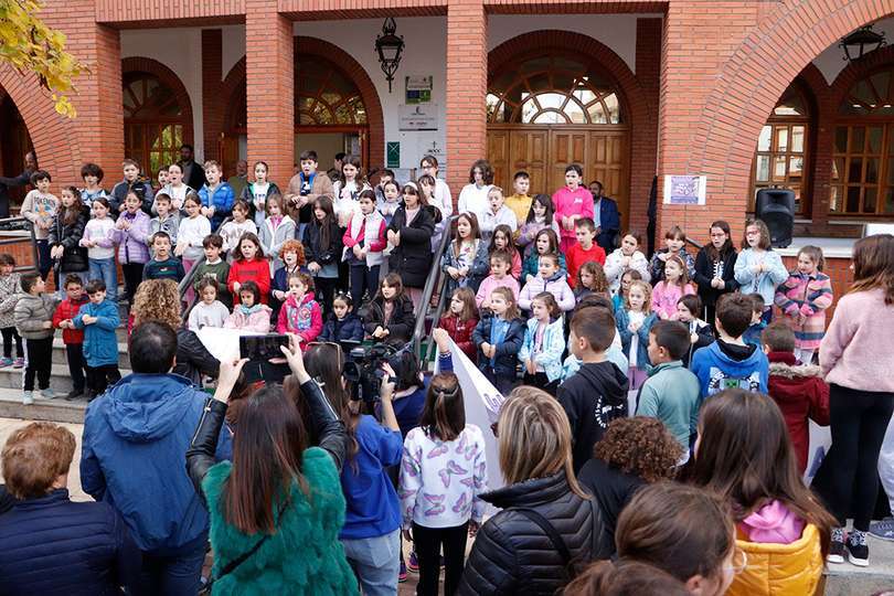 El coro del CEIP 'Virgen del Socorro' en una de sus interpretaciones