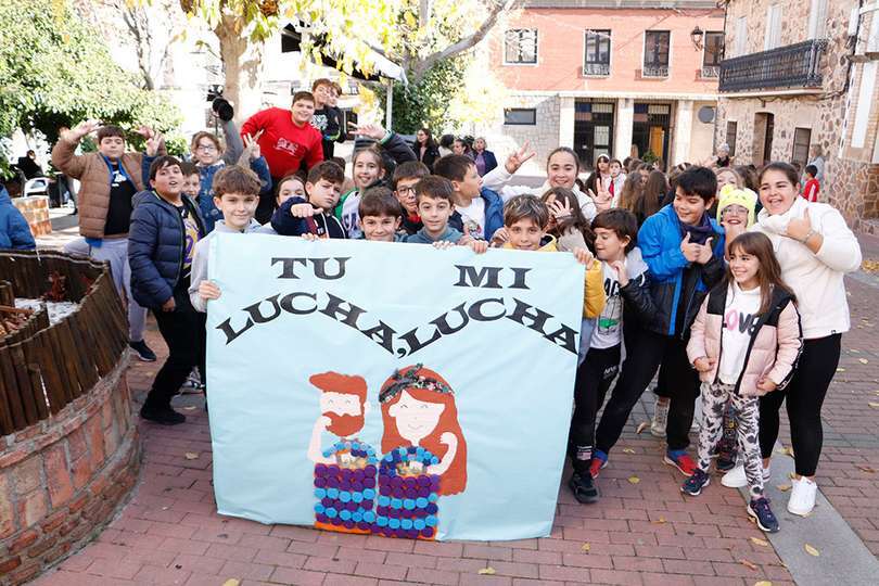 La otra pancarta portada por escolares