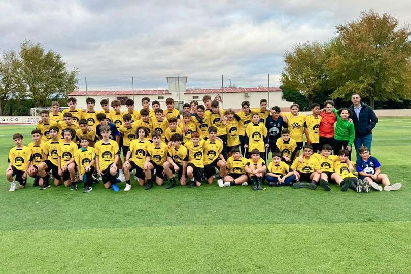 Participantes de los equipos que patrocinan las firmas rabaneras