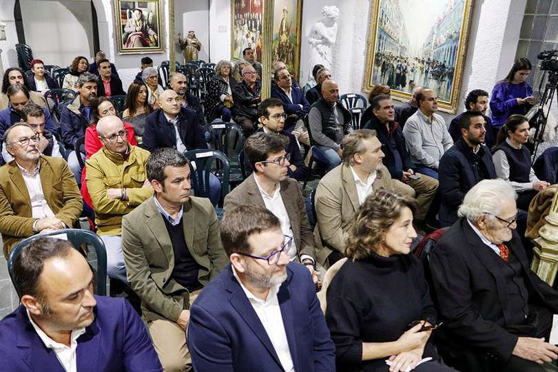 Asistentes al acto de presentación de ayer tarde