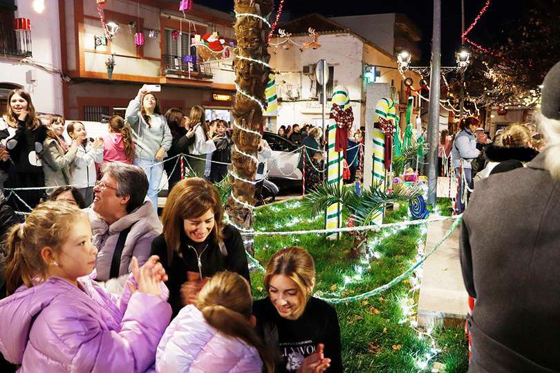 La alegría y la ilusión de arremolinaron en la Plaza del Ayuntamiento