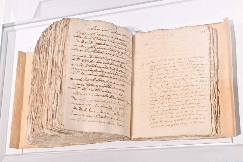 Manuscrito cedido por el Archivio di Stato di Roma exhibido en planta -1 de la Galería de las Colecciones Reales_2