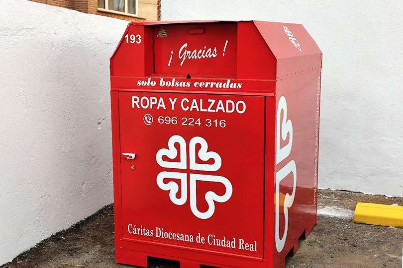 Uno de los dos contenedores que recientemente instaló Cáritas en Almodóvar del Campo