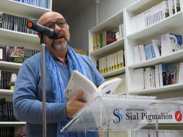 Basilio Rodríguez Cañada, presidente del Grupo Editorial Sial Pigmalión, que lo presentó y coordinó