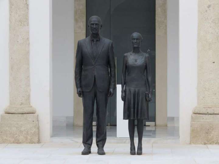 Escultura de los Reyes de España, obra de Antonio López y Andrés García Ibáñez