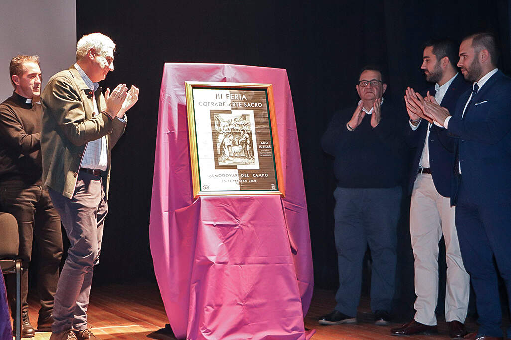 Momento en que era presentado el cartel de la tercera edicion ferial