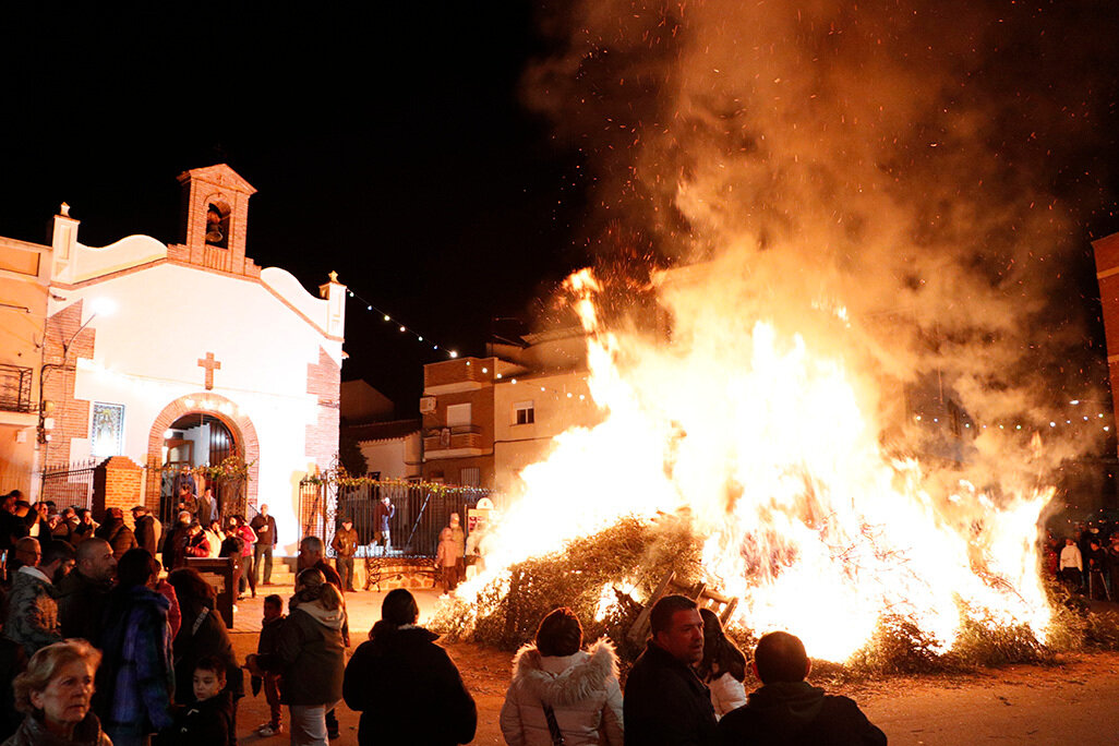 La candelaria, ardiendo junto a la ermita el pasado jueves