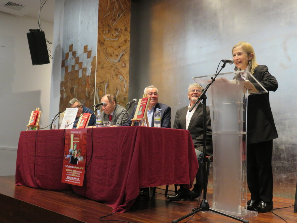 Armando Lozano, de pie, y Mustafá Akalay; Juan Manuel Riesgo; Carlos Sánchez Tárrago; Eloy Arenas y de pie, María Antonia Ortega, nieta de Manuel Ortega y Gasset