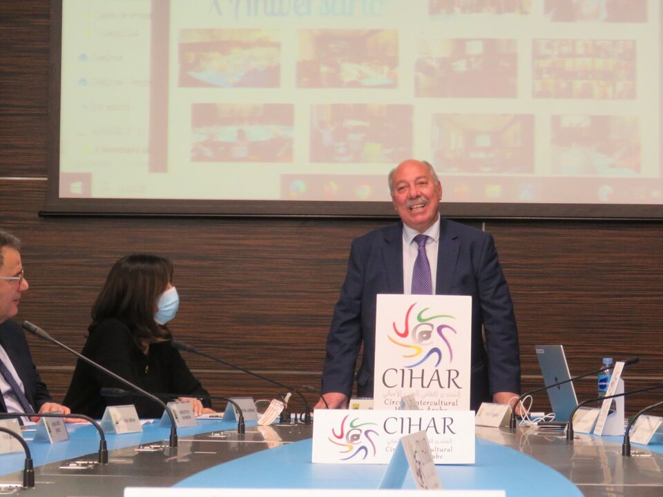 El presidente de CIHAR Abdo Tounsi, recibió a todos los asistentes y posteriormente ,en el Salón de Embajadores, les dio la bienvenida en árabe y en castellano