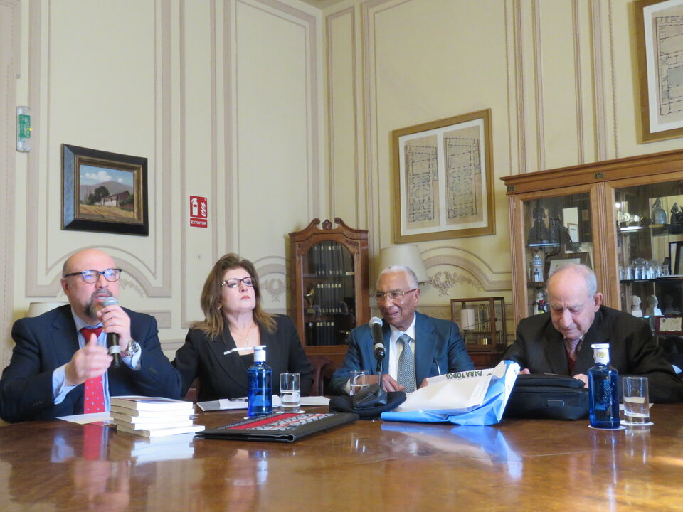 Basilio Rodríguez Cañada; Dhouha Abid; Mohammed Abdel Muttalib Elhouni y Andrés Valverde