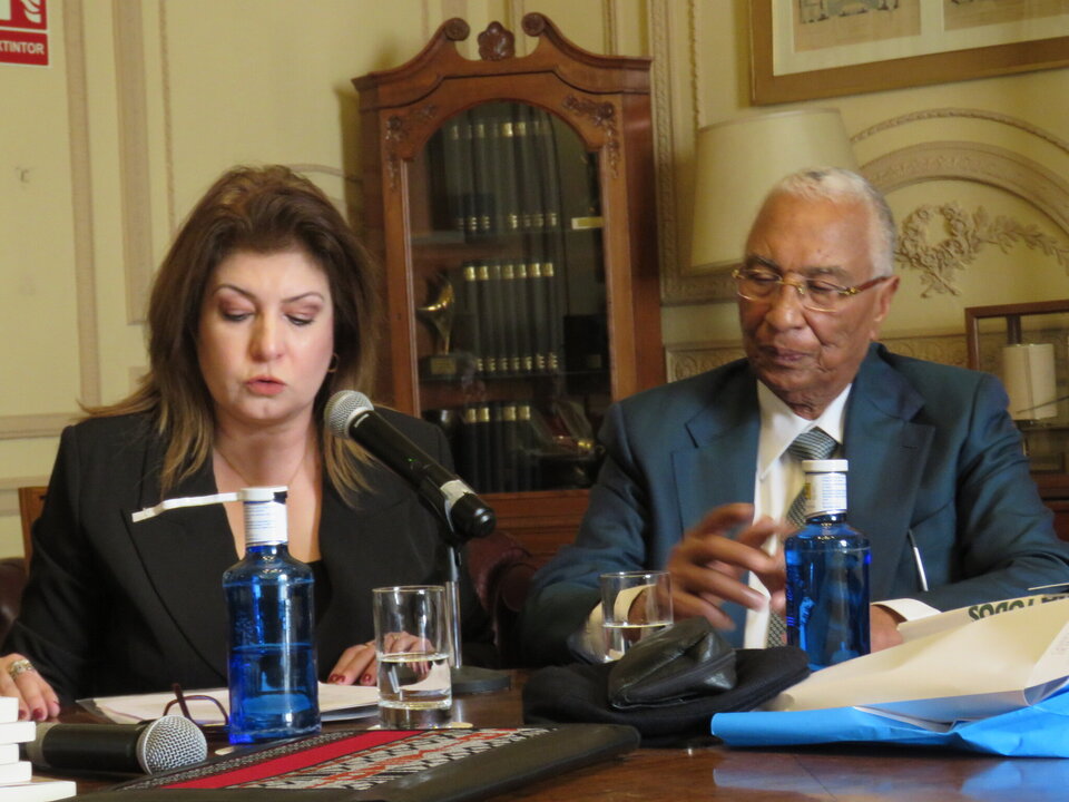 Dhouha Abid y Mohammed Abdel Muttalib Elhouni