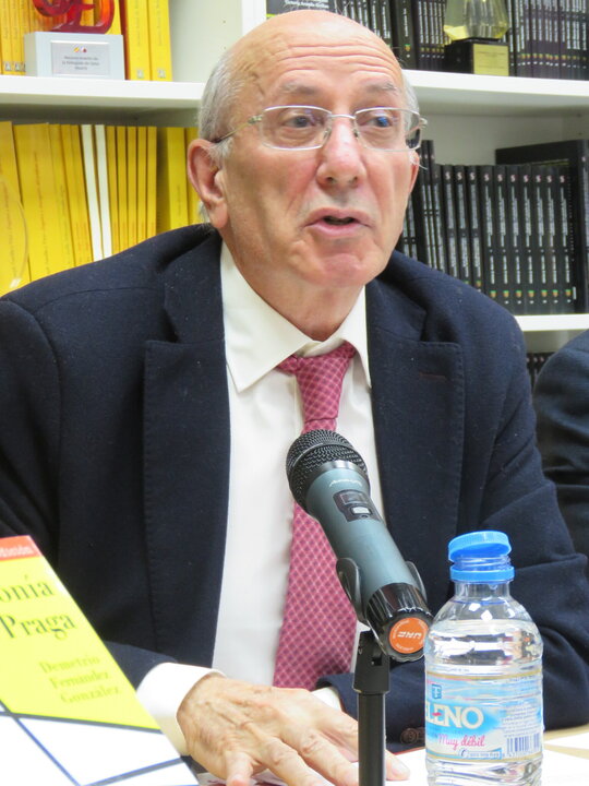 El autor del libro, Demetrio Fernández-González