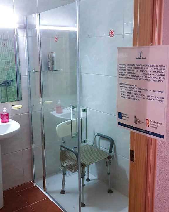 Las nuevas duchas, mamparas y sillas de baño