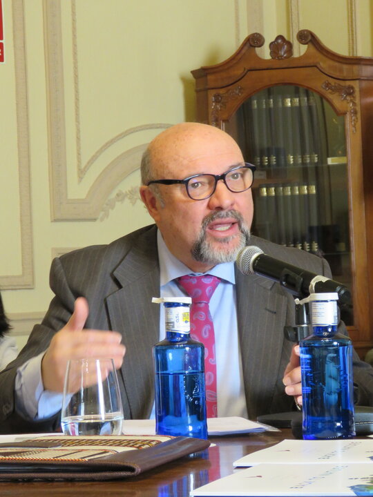 Basilio Rodríguez Cañada, presidente del Grupo Editorial Sial Pigmalión. Profesor de Comunicación, edición, técnicas de dirección y creación literaria. Escritor. Presidente del PEN Club Español