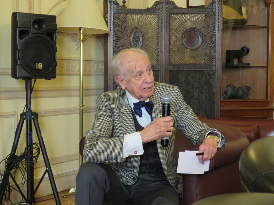 El doctor Joaquín Galván Fradejas durante su intervención