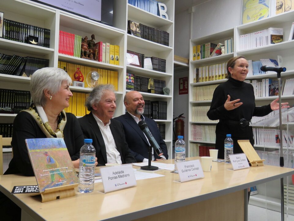 Adelaida Porras; Francisco Gutiérrez Carbajo; Basilio Rodríguez Cañada y de pie, la escritora Clara Sánchez, esposa de Francisco Gutiérrez Carbajo