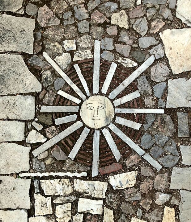 Fragmento del camino hacia el monumento de Filopapo